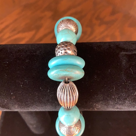 Gorgeous Vintage Turquoise Stone & Silver Accents Stretch Bracelet. - Picture 2 of 4